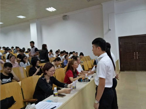 为梦想 再出发——海南职业技术学院站之“就业创业 放飞梦想”商务信息咨询主题活动纪实